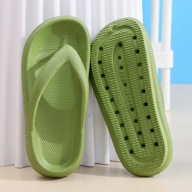 Men Shoes 2026 - รองเท้าแตะแบบสวมกันลื่นสำหรับผู้หญิง รุ่นซัมเมอร์ 2026 พื้นนุ่มเหมือนเมฆ รองเท้าแตะพื้นหนาแบบหนีบ รองเท้าแตะชายหาดสำหรับคู่รัก