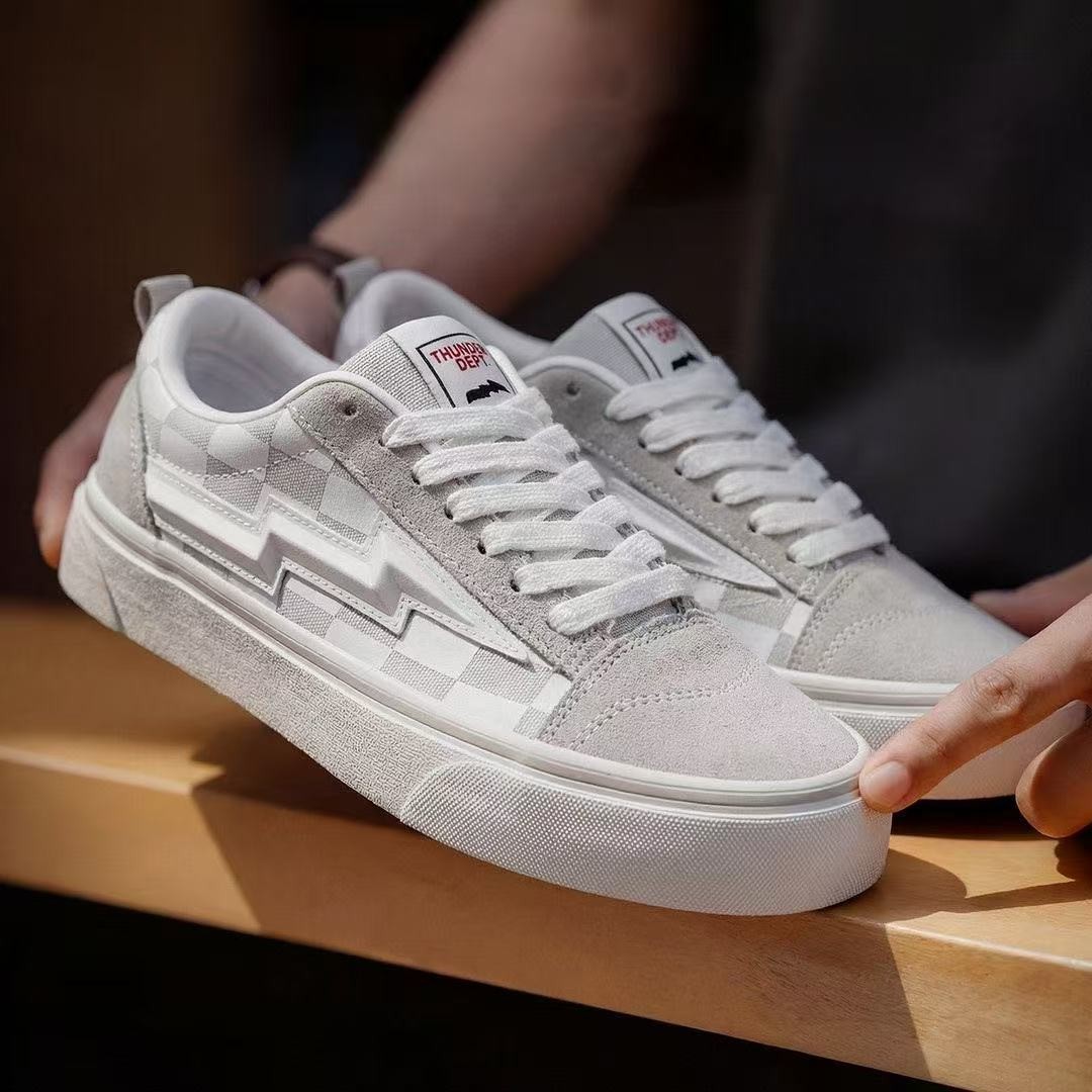 Men Shoes 2026 - รองเท้าผ้าใบแฟชั่นตาข่ายใส่สบาย รุ่นใหม่ประจำฤดูใบไม้ร่วงปี 2026 สำหรับผู้ชาย รองเท้าผ้าใบกีฬา พื้นรองเท้าแบบแบน